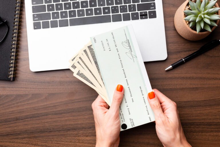Read more about the article Como evitar o endividamento com o cheque especial