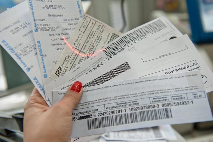 No momento, você está visualizando IPVA, IPTU e cartão acumulado: como reorganizar o caixa no fim do primeiro trimestre sem entrar no rotativo